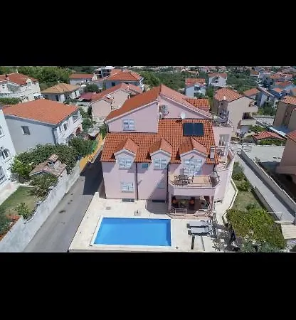 Flipa Ema דירה *