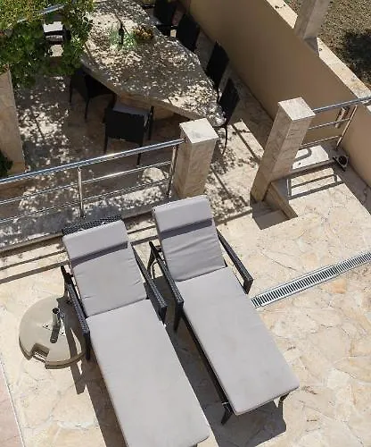 Flipa Ema דירה *